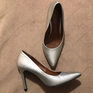 Really Comfortable, easy to match with your outfit